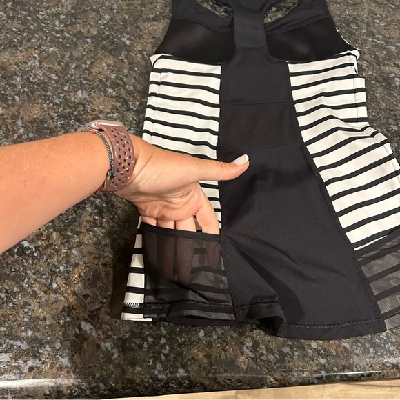 Athleta Ace Racer Back Tank Top Black White Stripes Tennis EUC XS - Picture 8 of 12